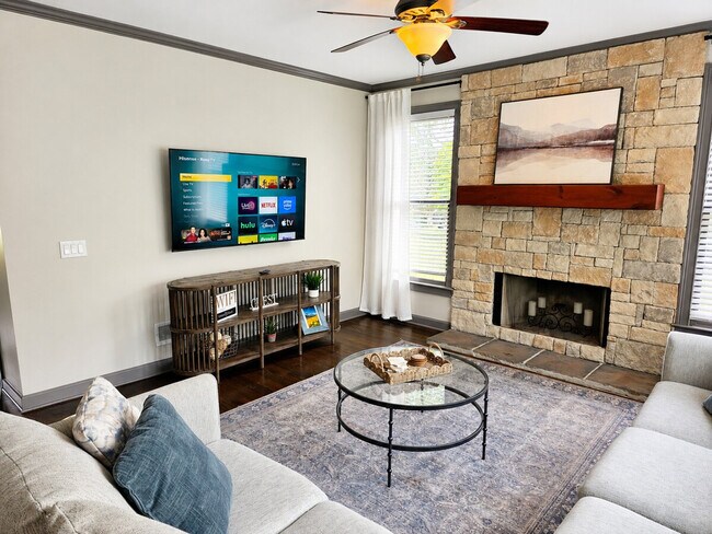 Building Photo - 10 Bridlewood Ct