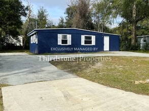 Building Photo - 10452 Pinehurst Dr