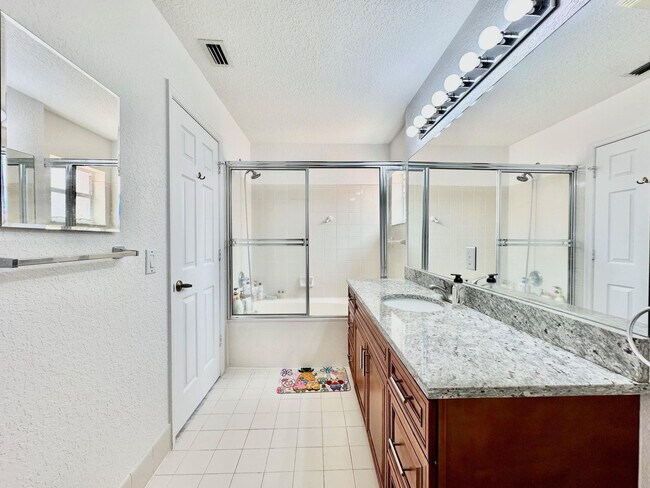 Building Photo - 639 NW 130th Way