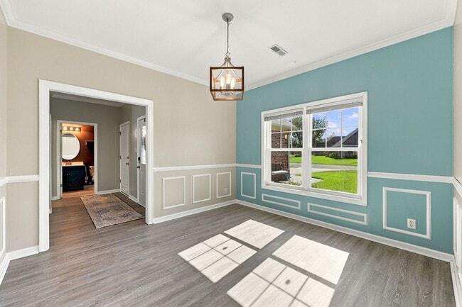 Building Photo - 257 Silver Creek Loop