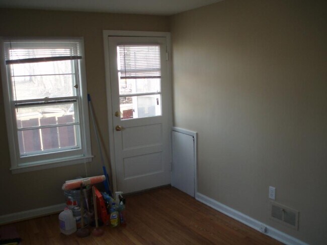 Building Photo - 922 Melvin Court # 2