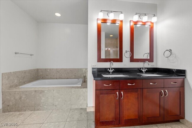 Building Photo - 4575 Dean Martin Dr