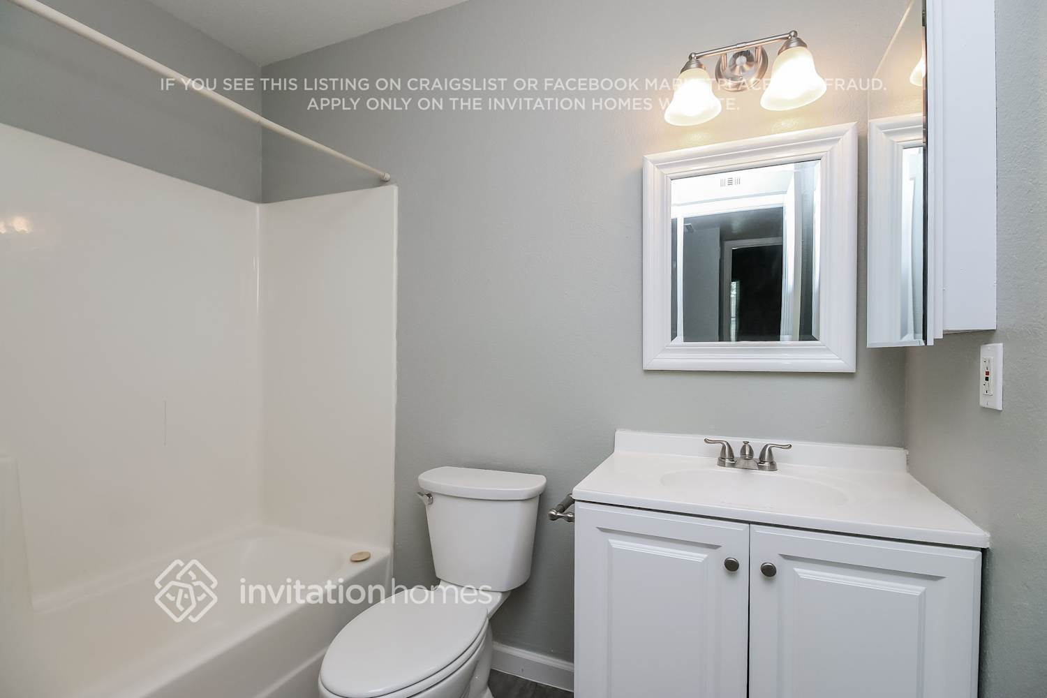 Building Photo - 2926 E Escondido Ave