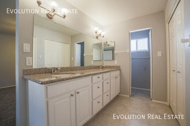 Building Photo - 2110 S Shannon Dr