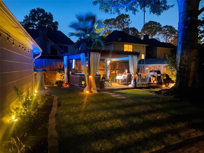 Building Photo - 20610 Laurel Lock Dr