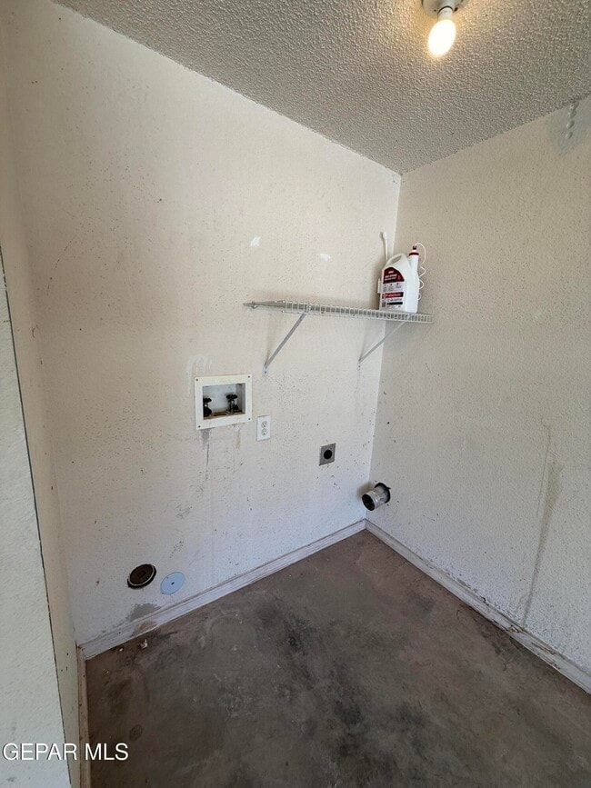 Building Photo - 14157 Tierra Delfin Dr