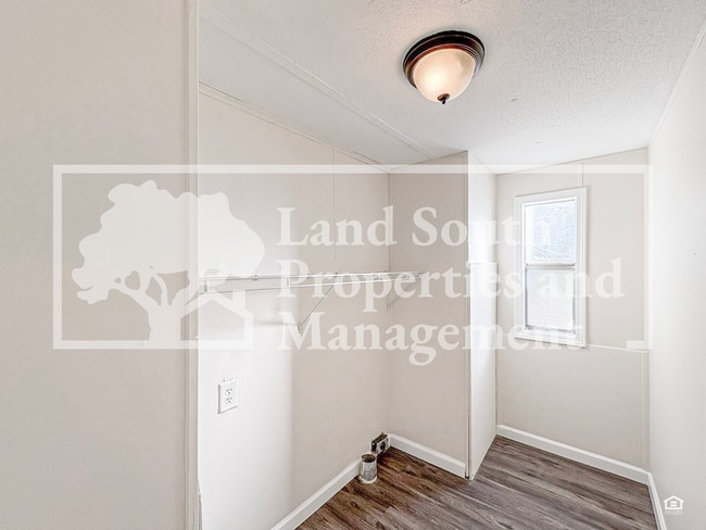 Building Photo - 1977 Meadow Oak Cir