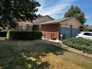 Building Photo - AVAILABLE OCTOBER!
Wonderful 3 bed/2 bath ...