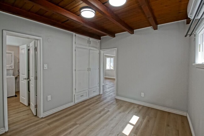 Building Photo - 1534 Mathews Ave