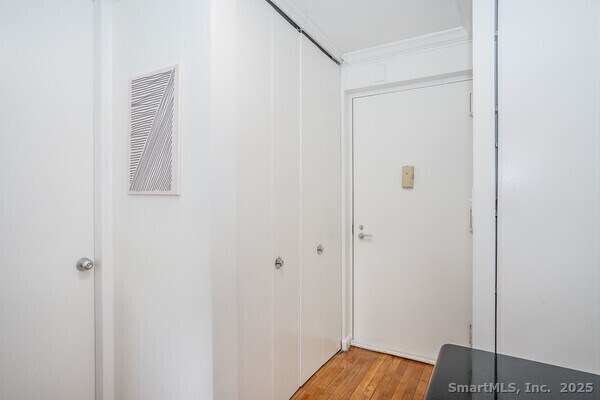 Building Photo - 1 Gold St