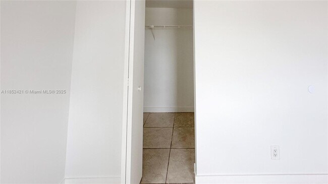 Building Photo - 8040 N Colony Cir