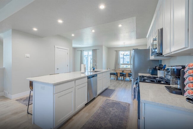 Building Photo - 1024 W 400 S