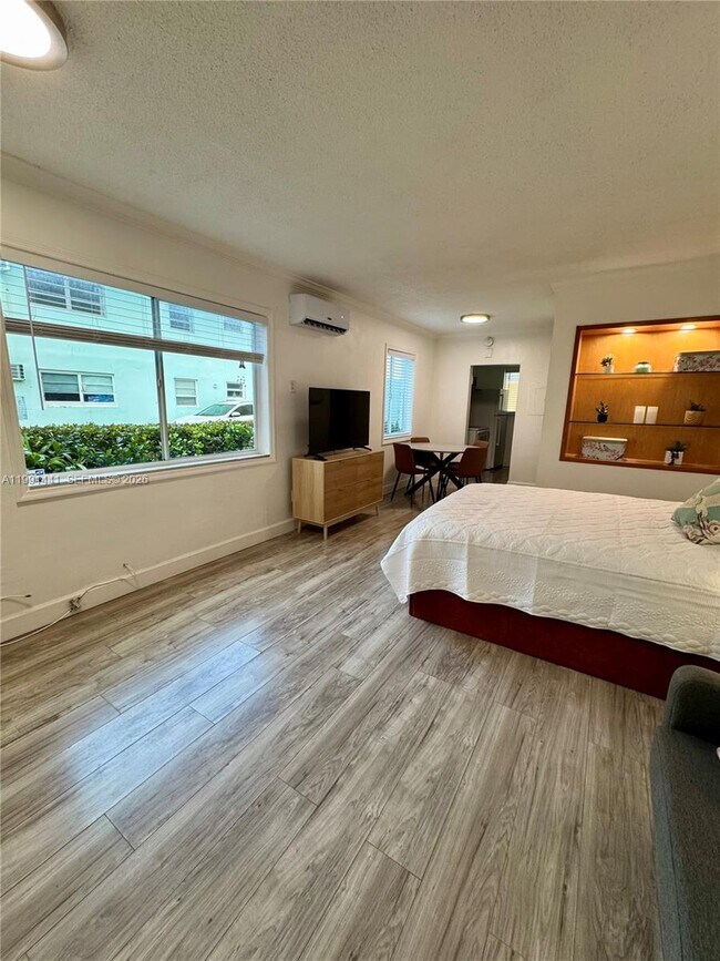 Building Photo - 740 11th St