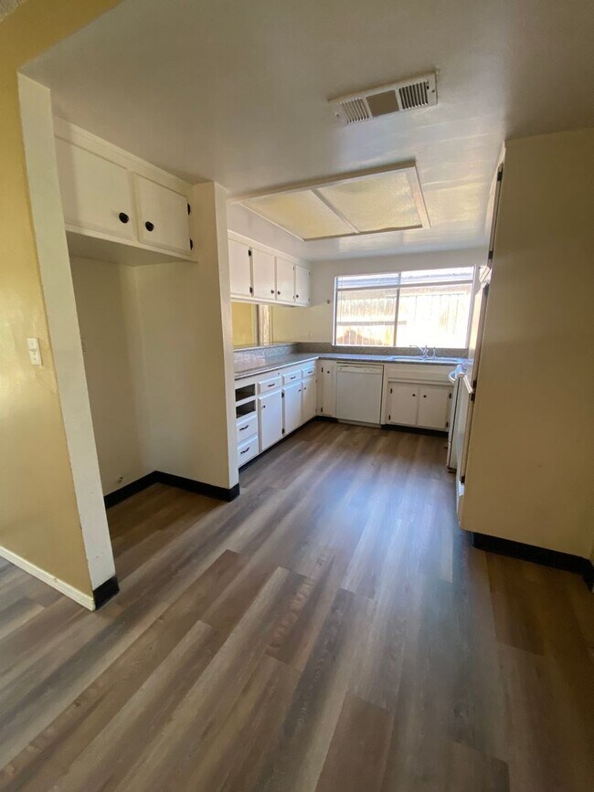 Building Photo - 4601 Glengary Pl