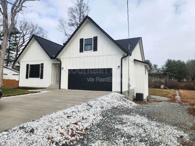 Building Photo - 808 Maybank Dr