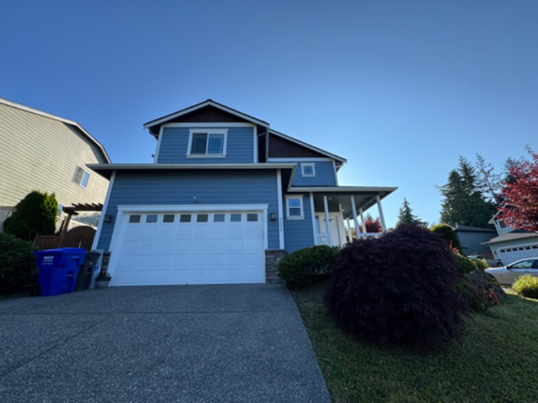 Building Photo - 5624 8th Dr W