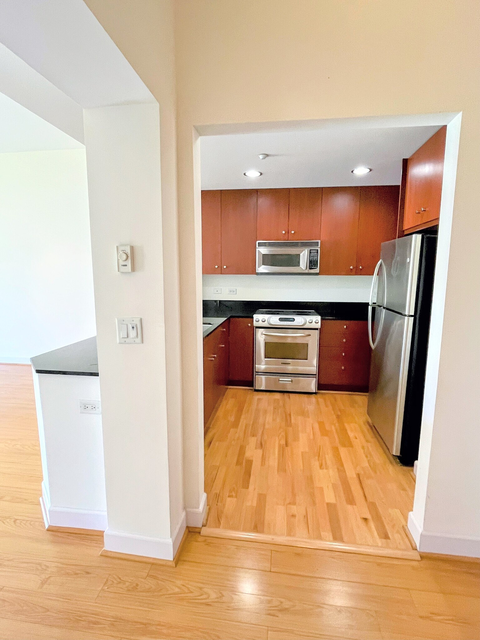 Building Photo - 585 9th St
