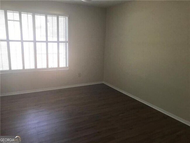 Building Photo - 2185 Palmyra Dr