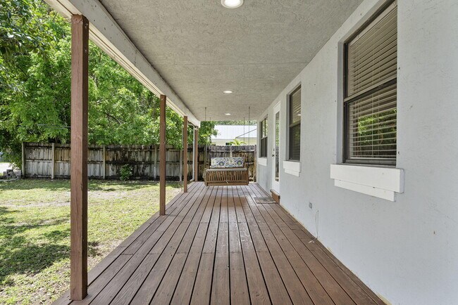 Building Photo - 1292 SW 25th Ave