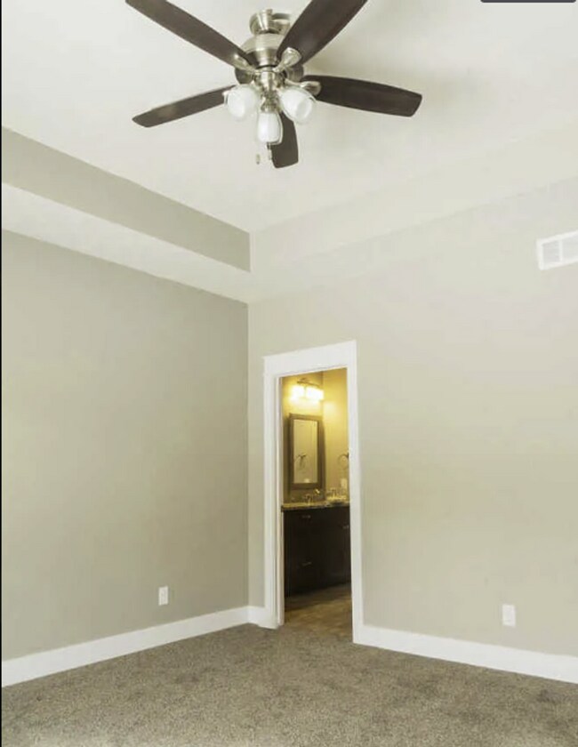 Building Photo - Spacious 5 Bedroom/3Bath Single Family Home