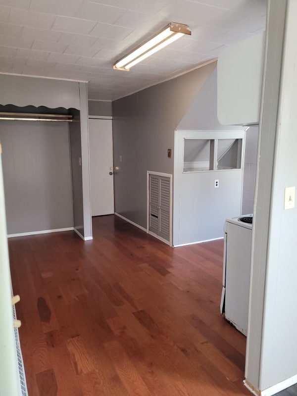 Building Photo - 509 W Centre St