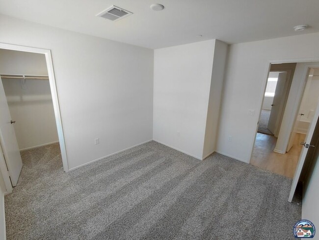 Building Photo - 475 Palomino Ct