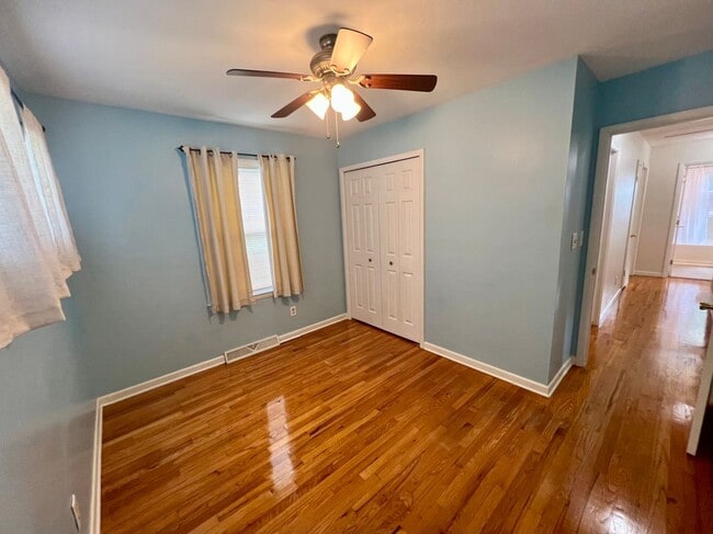 Building Photo - 427 Mosley Dr