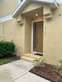 Building Photo - Spacious 2 bedroom/2 bath Condo with 1 car...