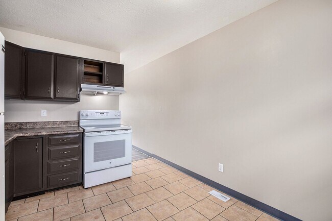 Building Photo - Beautiful 2BR/1BA Duplex in Independence!