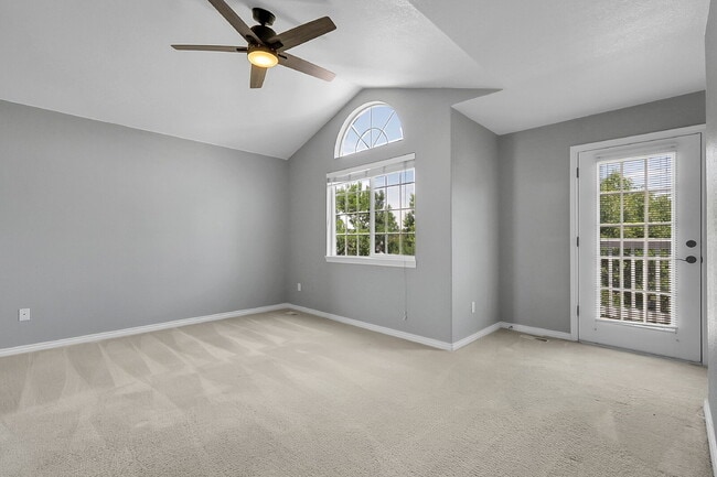 Building Photo - $2,540.95- 3 Bed, 3 Bath Townhome in Aurora with Central AC, In Unit Laundry and Patio Space!