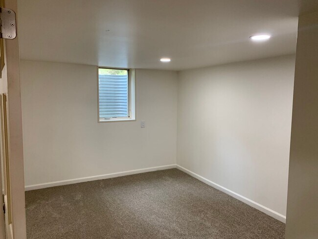 Building Photo - 14865 Pershing Dr