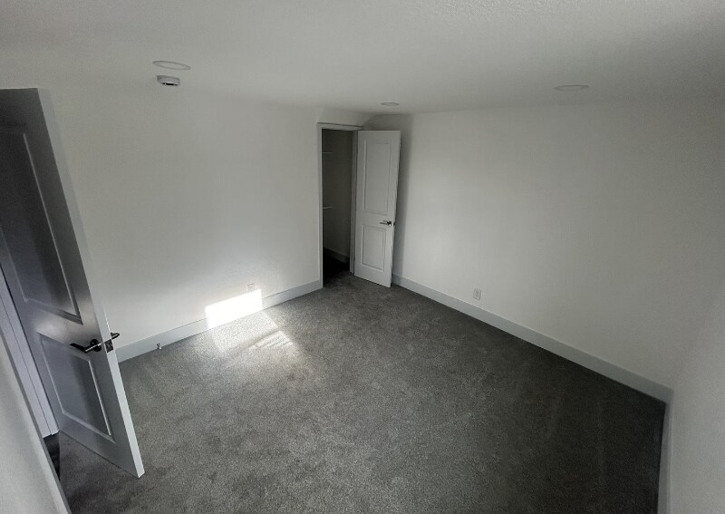 Building Photo - 1370 S Meade St