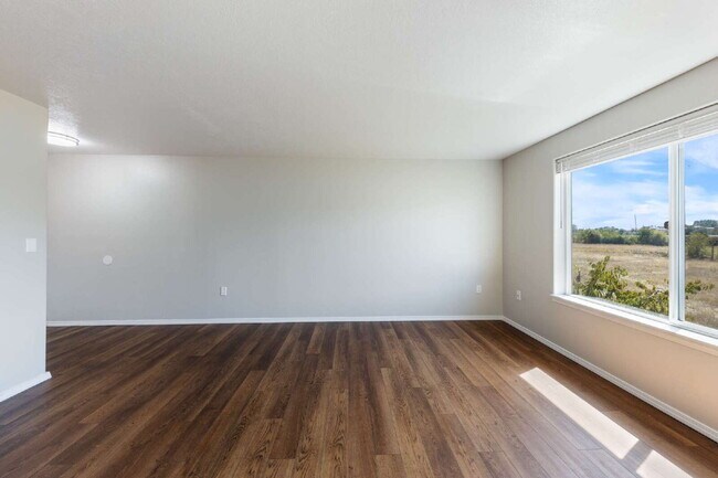 Building Photo - Fresh & Updated 2 bedroom W/S included!
