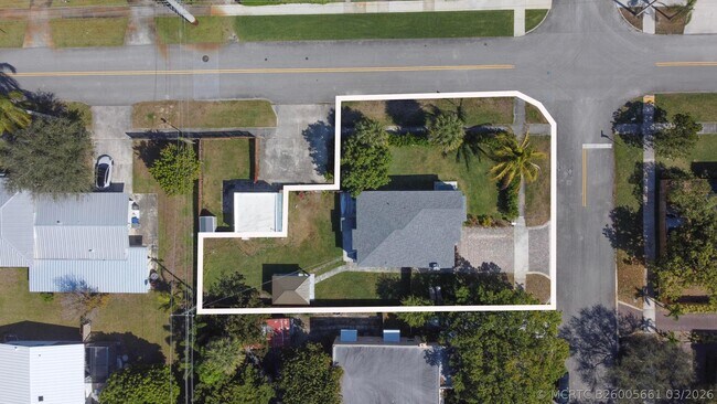 Building Photo - 301 Hawthorne Dr