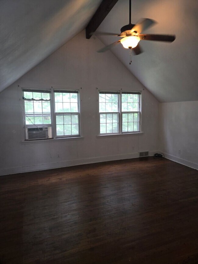 Building Photo - 614-618 Field Club Rd.