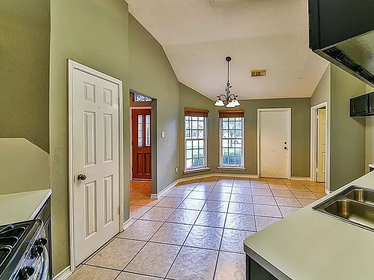 Building Photo - 2211 Dublin Dr