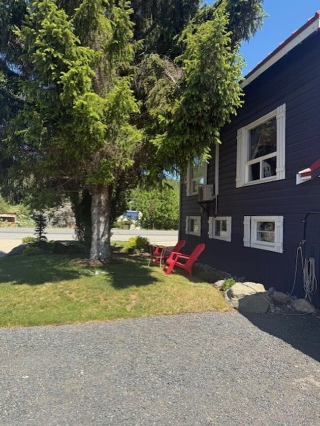 Building Photo - Live in the heart of Roslyn, walk to shops dining and trailheads!