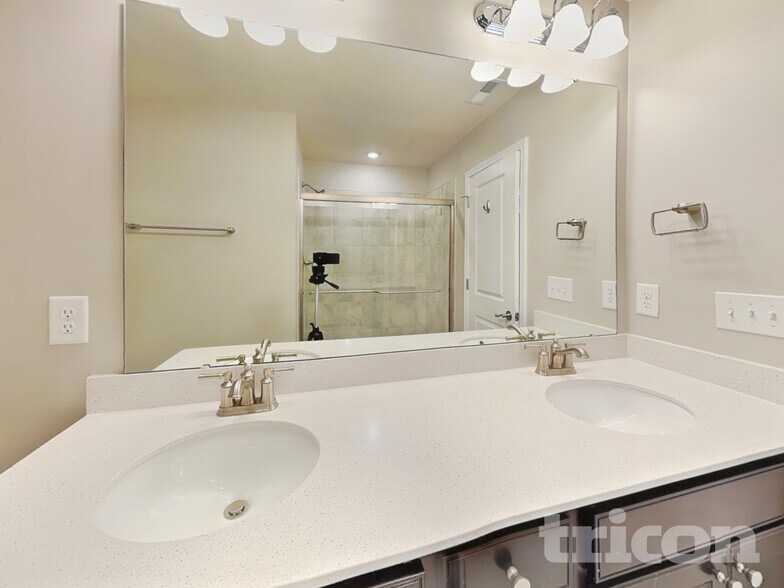 Building Photo - 1112 Gemfor St