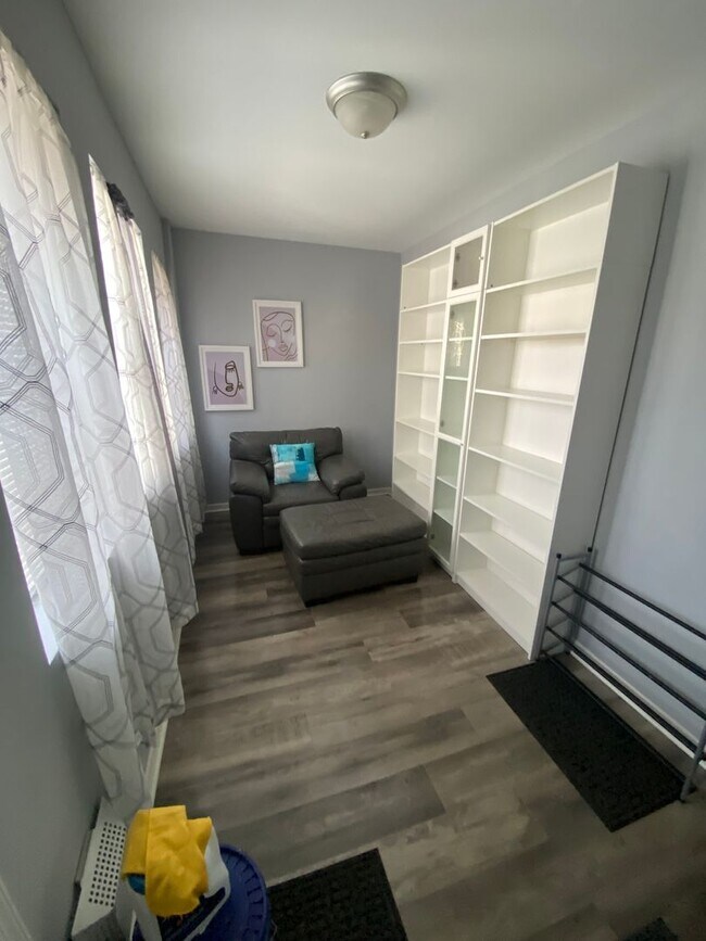 Building Photo - 5706 Warrington Ave