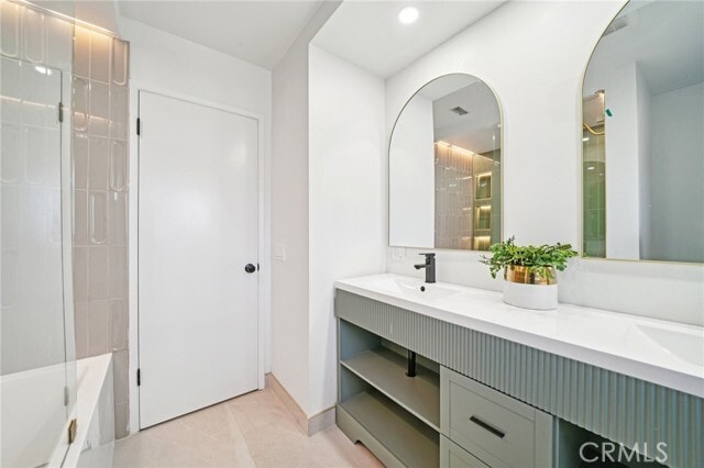 Building Photo - 1500 Country Club Dr