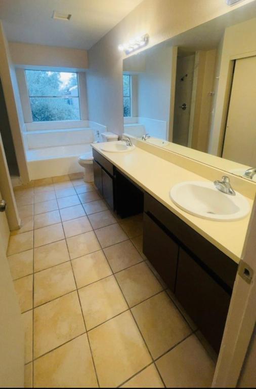 Building Photo - 3556 W Avenida Del Mar