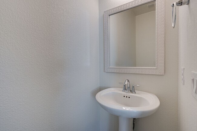 Building Photo - Absolutely Amazing Home in the Southwest! Check it out today!