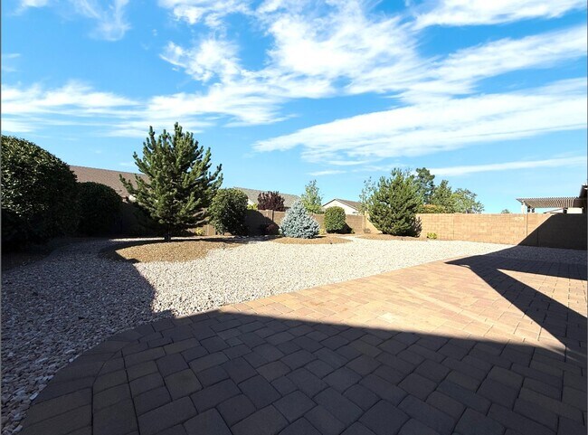 Building Photo - BEAUTIFUL GRANVILLE HOME!