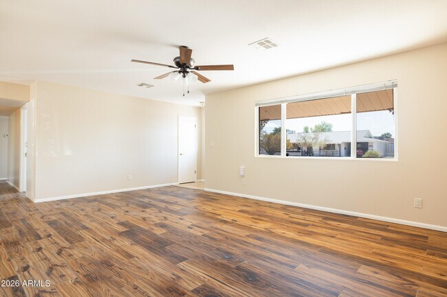 Building Photo - 11208 N 105th Ave