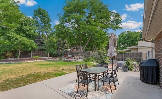 Building Photo - Welcome Home! Beautiful house in Littleton!