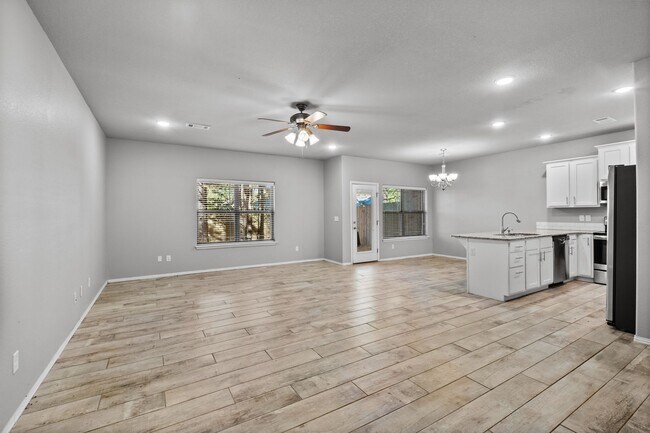 Building Photo - The Perfect Rental in Rupple Meadows!