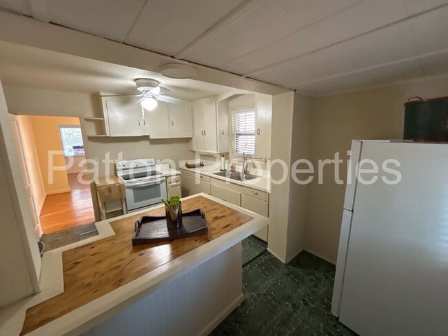 Building Photo - West Columbia Home Available 03-20-26