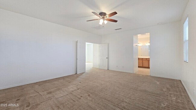 Building Photo - 1006 S 202nd Ln