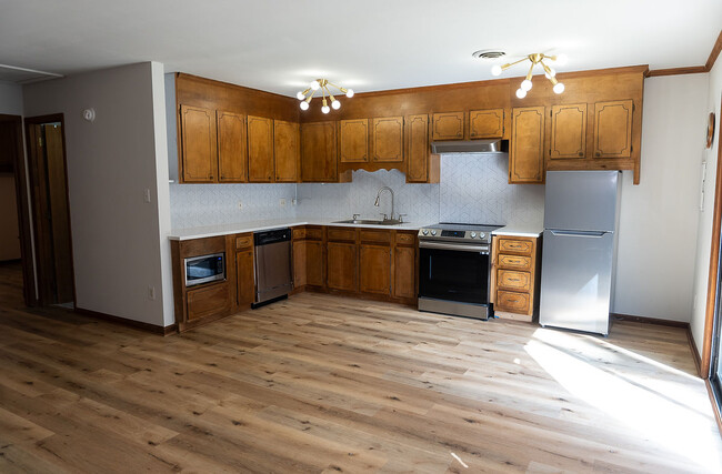 Building Photo - 141 Glenwood Dr