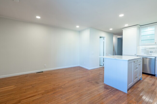 Building Photo - 20 Lawson Ln